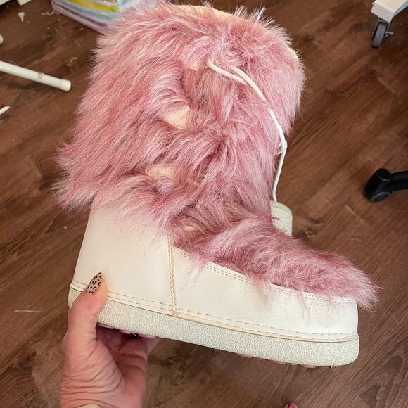 Modes White w/Pink Faux Fur Snow or After Ski Boots Made in Romania Foam Padded - Picture 2 of 10